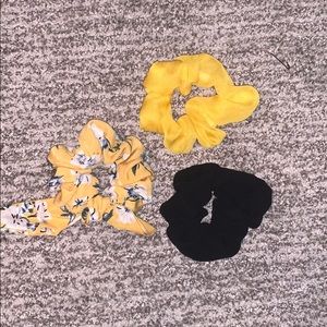 Claire’s scrunchie set